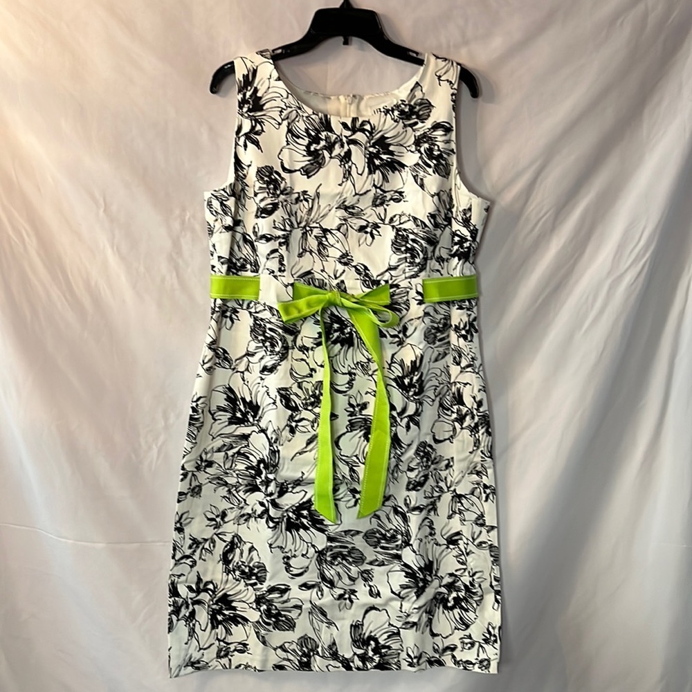 J.B.S. LTD Back/White Floral Dress Size 14